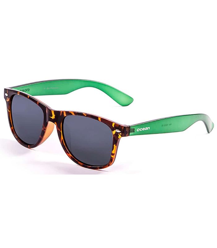 Gafas de sol Wayfarer Ocean Beach, montura marrón y verde mate con lentes polarizadas smoke y protección UV.