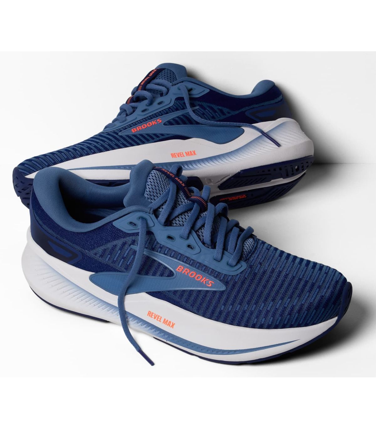 Brooks Revel Max | Perfil Maximalista y Malla de Rayas
