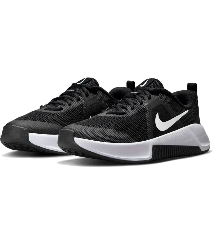 Nike MC Trainer 3 | Estabilidad base plana y refuerzo lateral