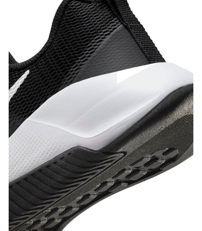 Nike MC Trainer 3 | Estabilidad base plana y refuerzo lateral
