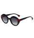 Gafas de sol polarizadas Ocean New Era 8 con montura negra y lentes grises.