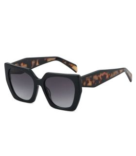 Gafas de sol polarizadas Ocean New Era 13 negras con lentes grises para mujer.