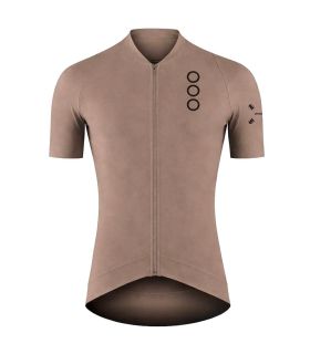 Camiseta de ciclismo manga corta Ecoon Pro Domancy color arena de alta transpirabilidad y ajuste aerodinámico.