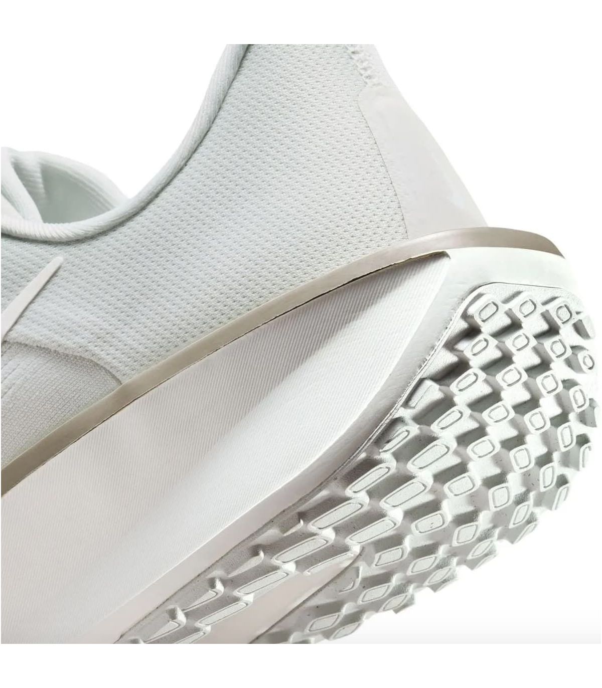 Nike Quest 6 Road | mediasuela ComfiRide pisada neutra