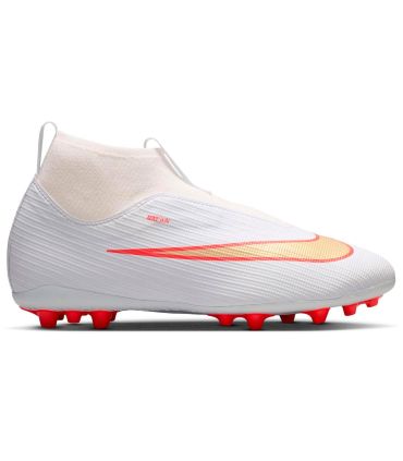 Botas de fútbol blancas Nike Jr Superfly 11 Academy AG para niños en césped artificial