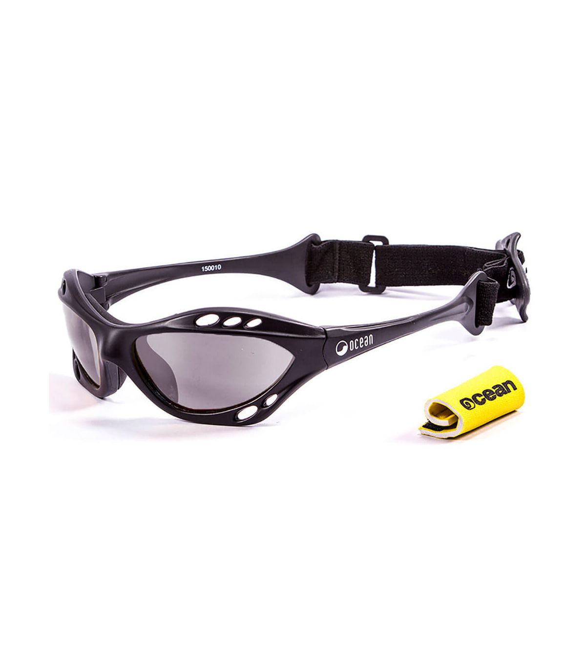 Gafas de sol deportivas Ocean Cumbuco Mate Black con lentes polarizadas humo y montura negra mate.